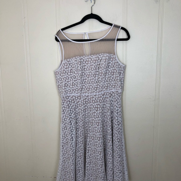 Adriana Papell mesh daisy white dress 14 - Picture 2 of 7